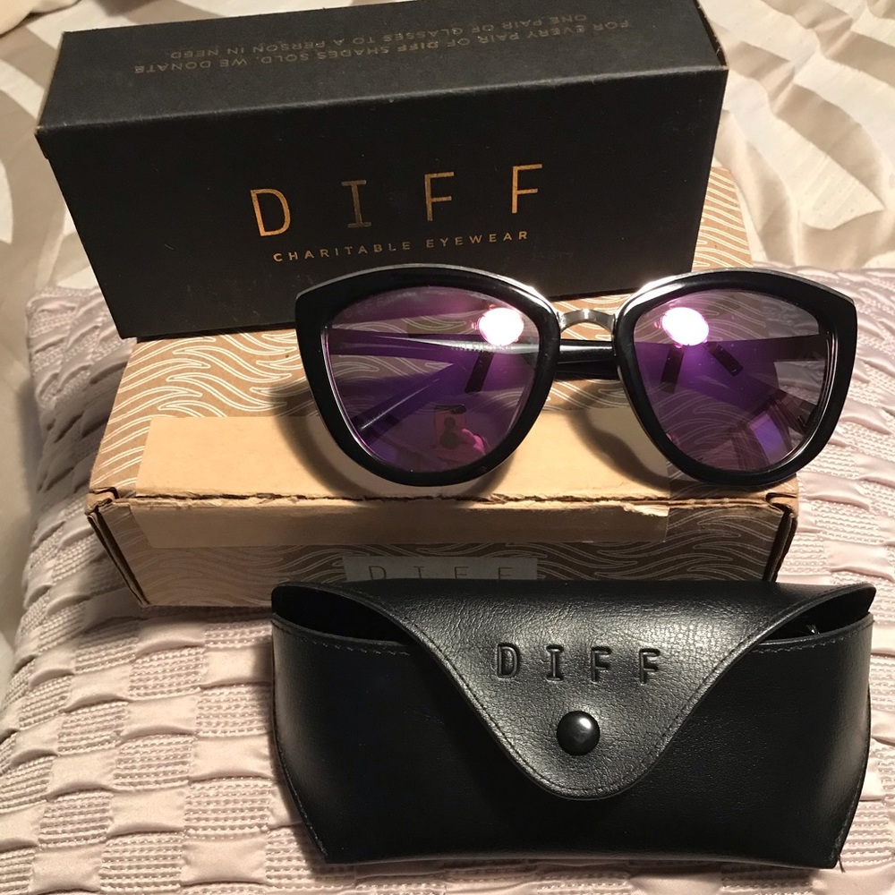 Diff Rose Sunglasses black with pink lens